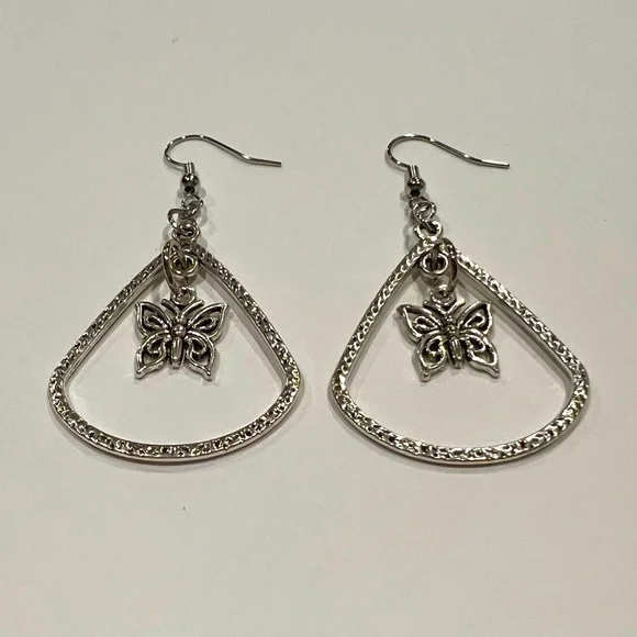 Butterfly 🦋 dangle charm earrings - Picture 3 of 6
